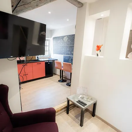 De La Marquise - Designed By C.m Apartment